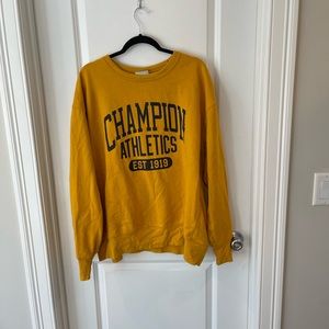 vintage yellow champion crewneck in a women’s size 2xl